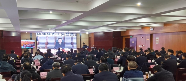 学深悟透全会精神 拼搏实干勇毅前行——陕煤集团中层治理职员学习贯彻党的十九届六中全会精神专题钻研班侧记 -  江苏恒神股份有限公司